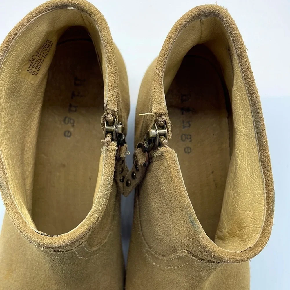 hinge. Western Boots